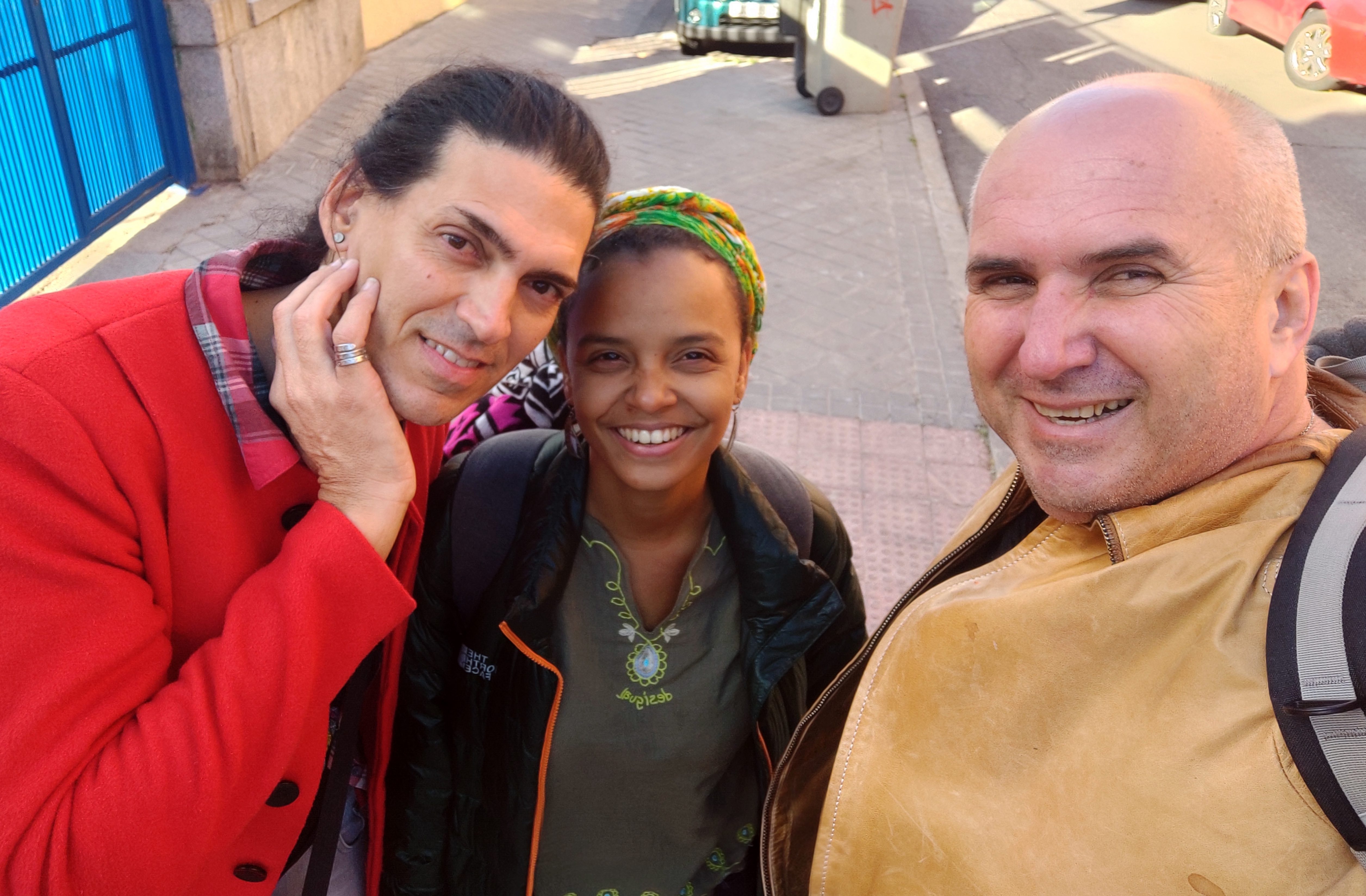 Con mis amigos, Michel y Yanelys. en su primer día en España.